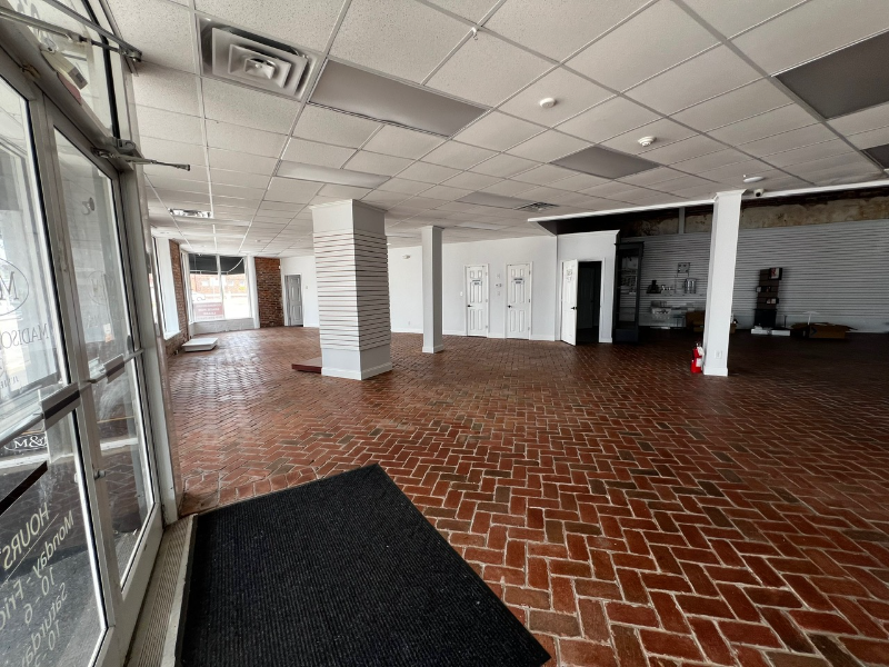 703 S Madison St - Photo 3 of 15