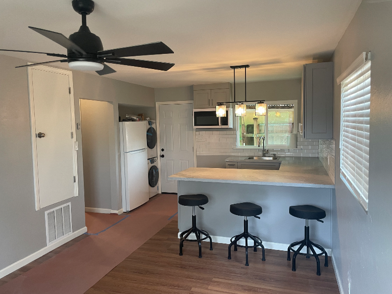 1131 Elgin St - Photo 2 of 6