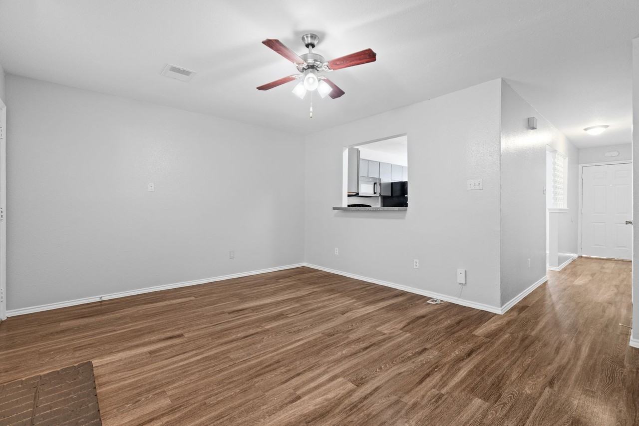 1815 River Crossing Cir - Photo 3 of 26