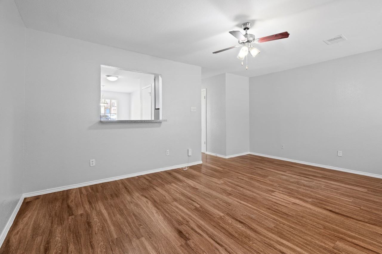 1815 River Crossing Cir - Photo 4 of 26