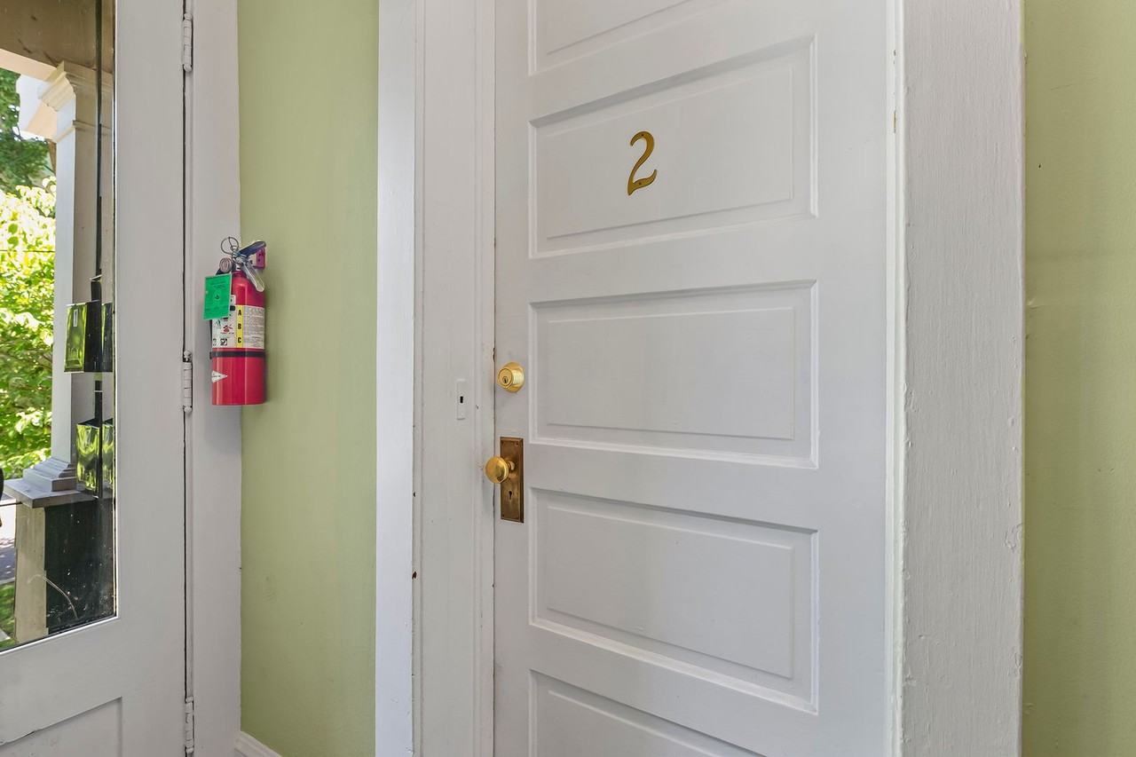 2634 Se Yamhill St - Photo 2 of 19