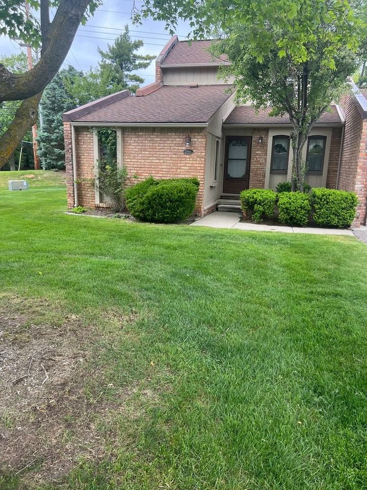 2906 2906 Moon lake West Bloomfield MI 48323 - Photo 2 of 3