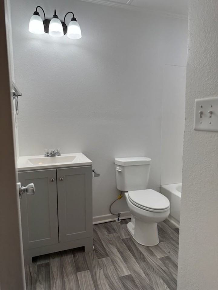 1114 Commerce Dr - Photo 3 of 8
