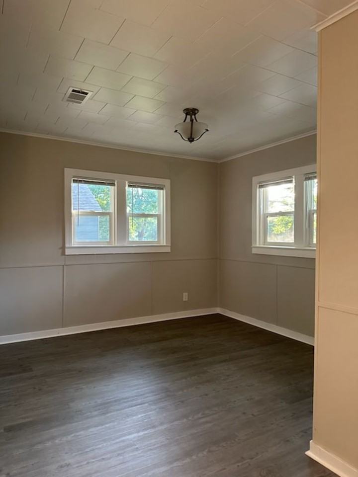 1114 Commerce Dr - Photo 4 of 8