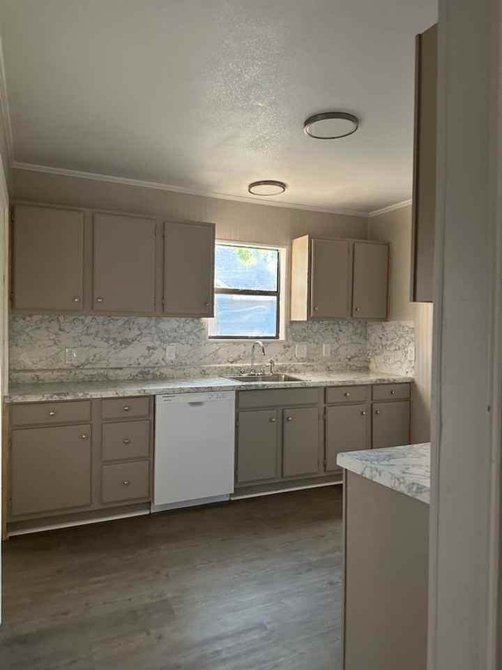 1114 Commerce Dr - Photo 7 of 8
