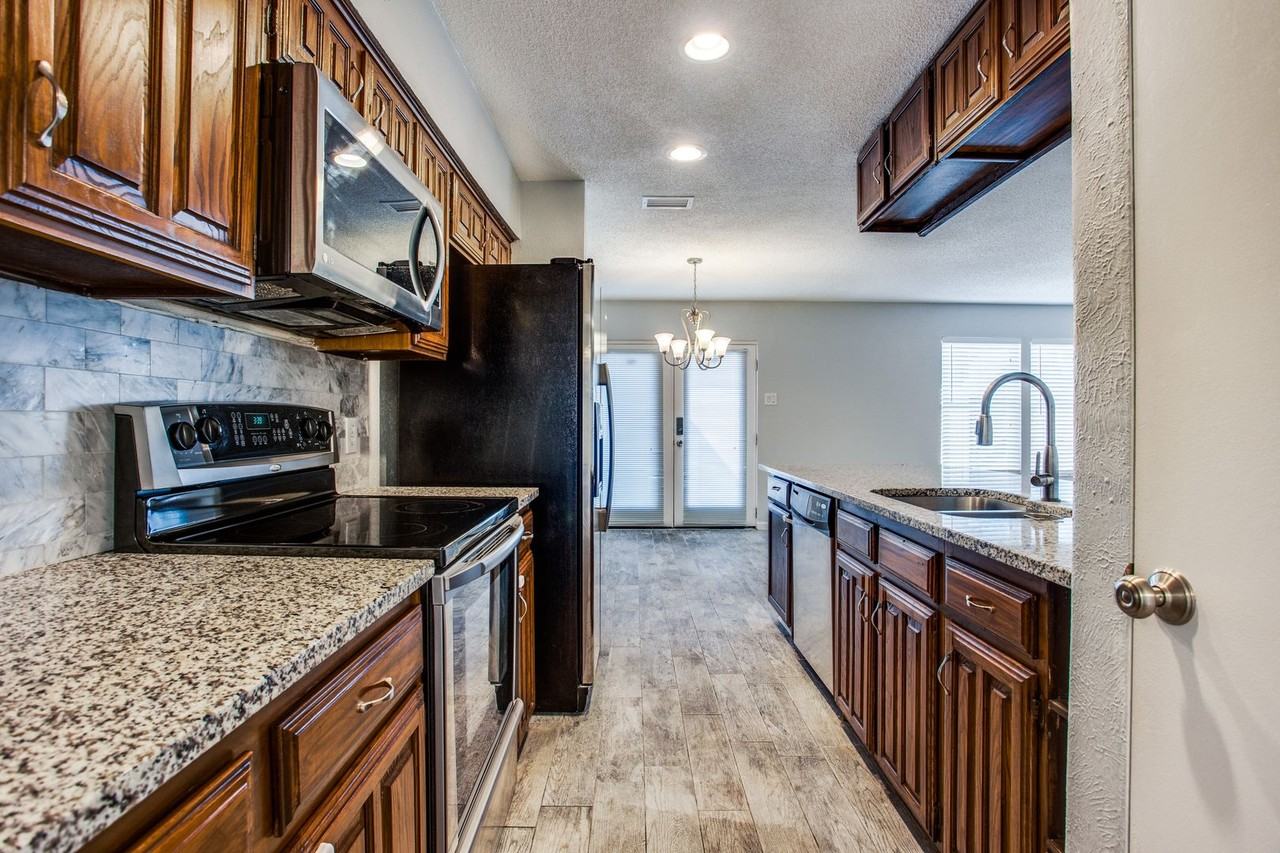 4334 Leatherwood Ln - Photo 2 of 14