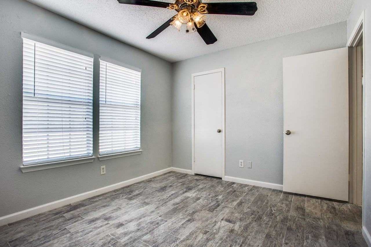 4334 Leatherwood Ln - Photo 3 of 14