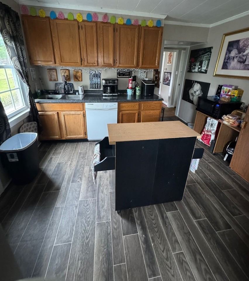 804 10th St - Photo 2 of 7