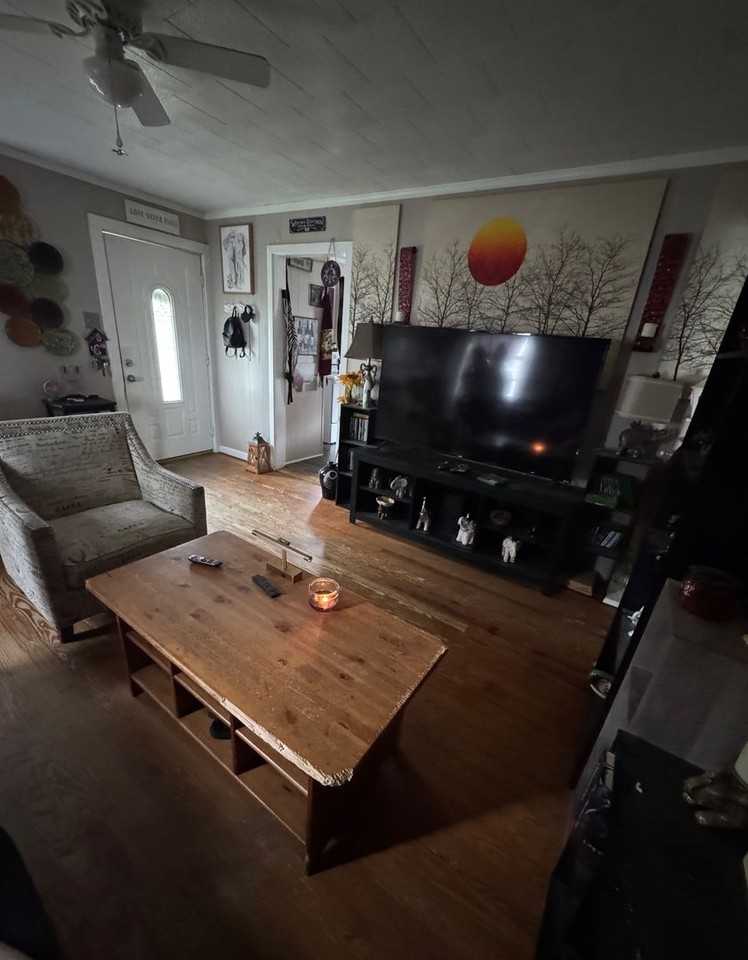 804 10th St - Photo 3 of 7