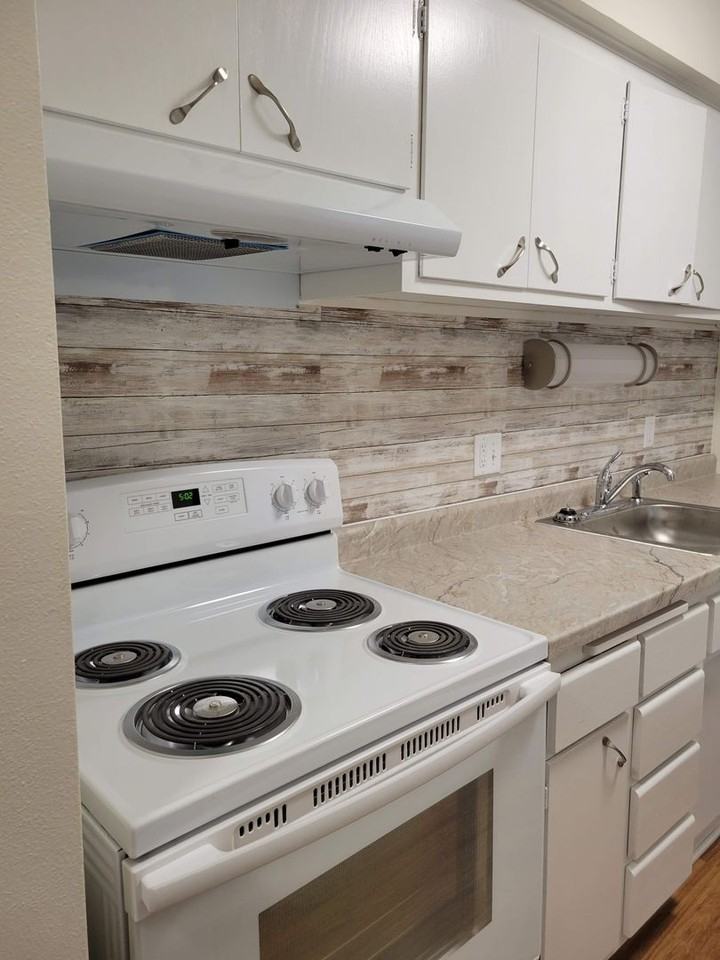 Division Apartments - Photo 2 of 15
