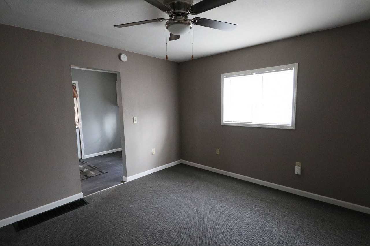 1403 E Lincoln Ave #2 - Photo 3 of 9