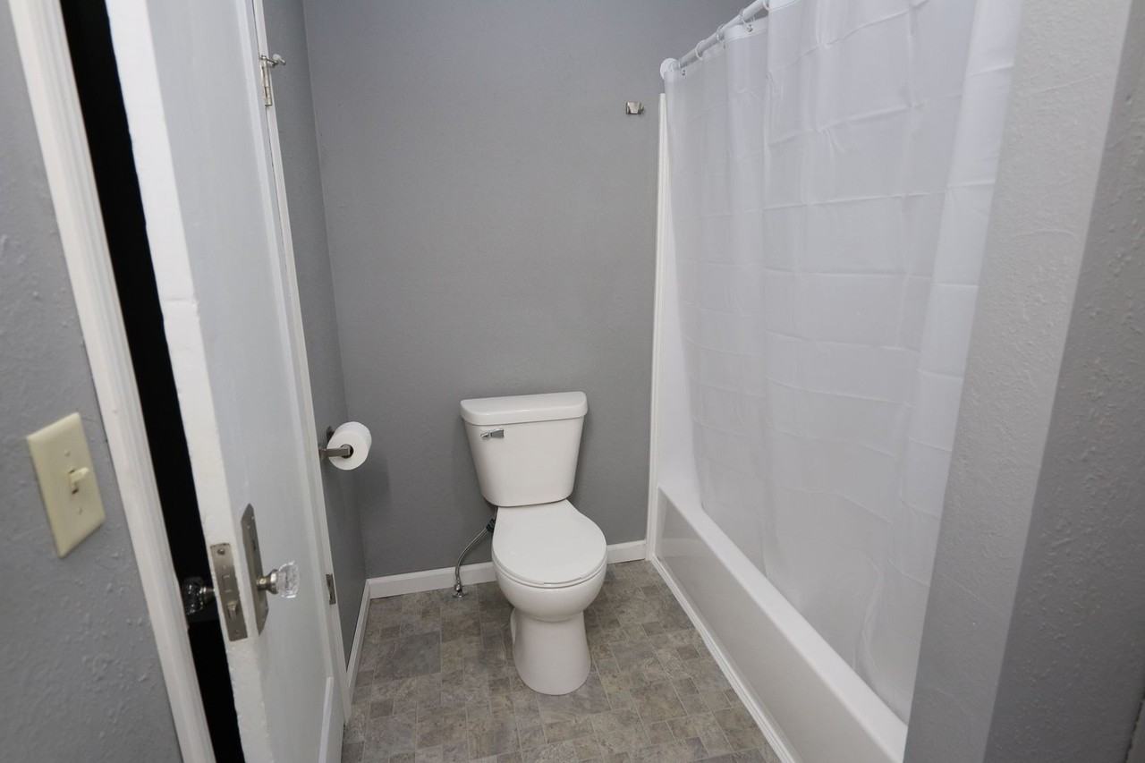 1403 E Lincoln Ave #2 - Photo 6 of 9
