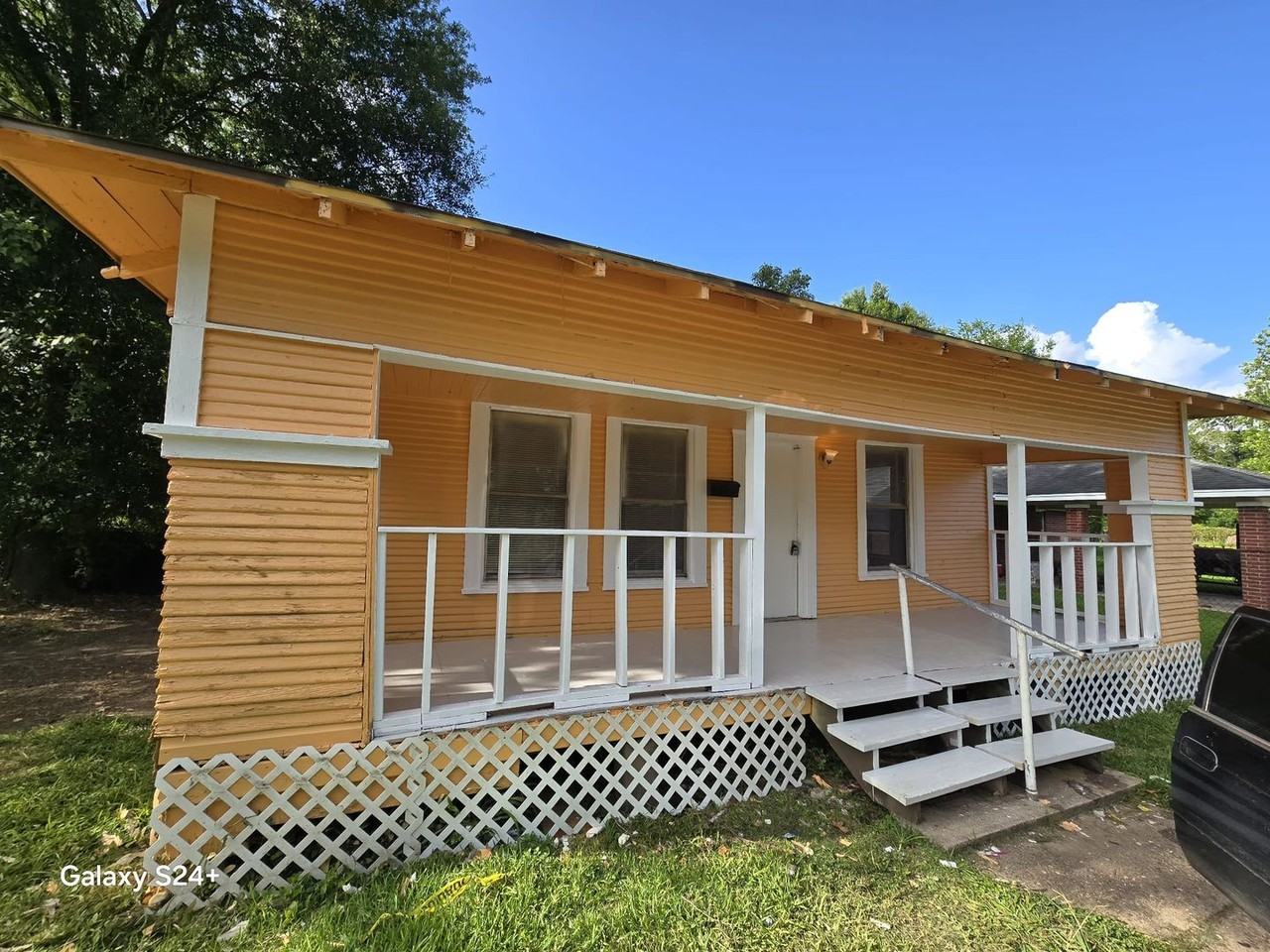 755 Doucette St - Photo 2 of 32