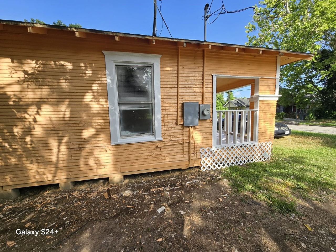 755 Doucette St - Photo 4 of 32