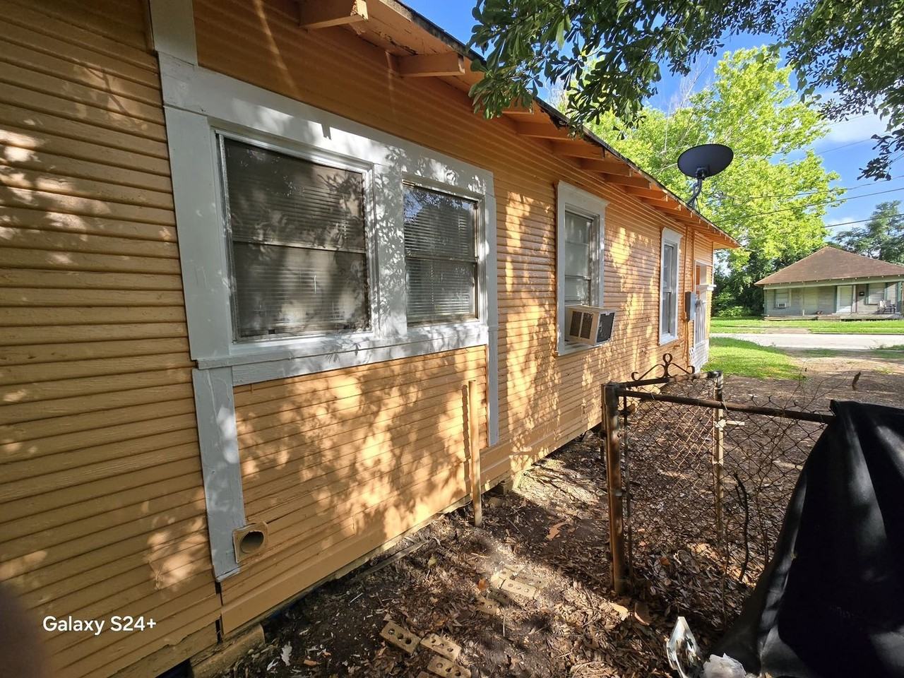 755 Doucette St - Photo 6 of 32