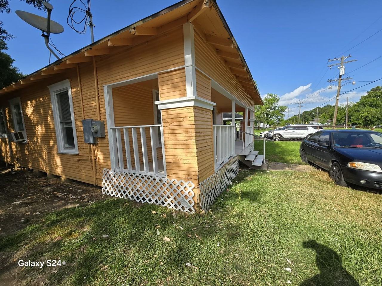 755 Doucette St - Photo 7 of 32