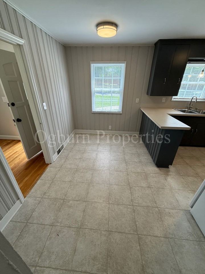 1408 Kenwood St - Photo 7 of 14