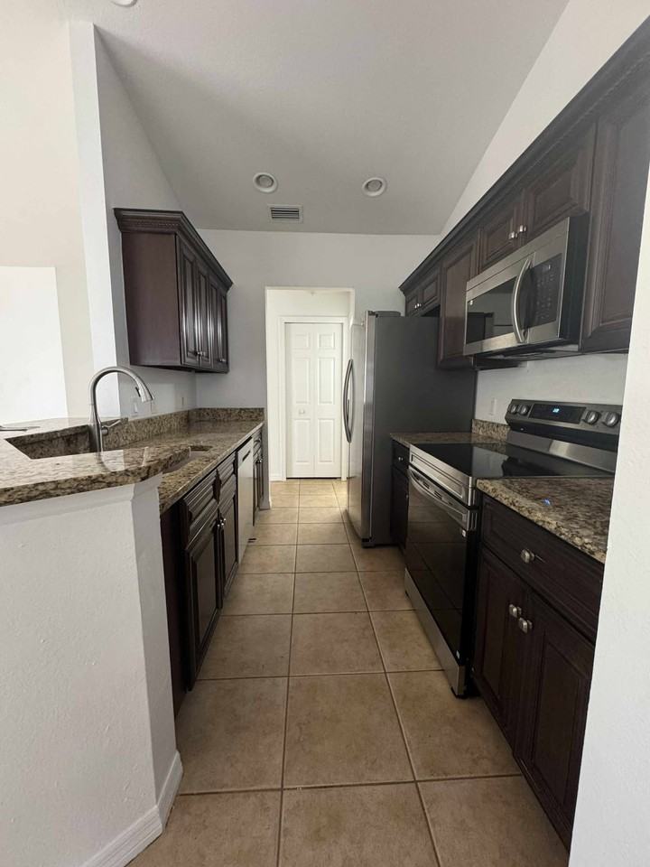 4428 29th St Sw #NA - Photo 4 of 13