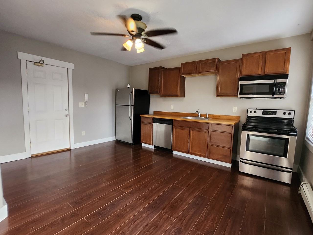 739 17th St #4 - Photo 3 of 15