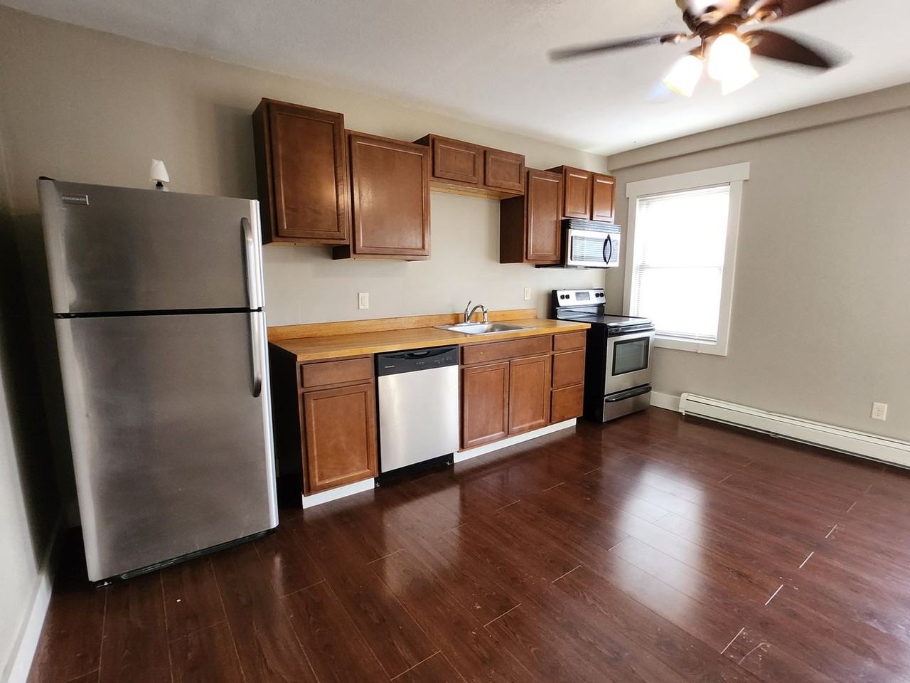 739 17th St #4 - Photo 4 of 15