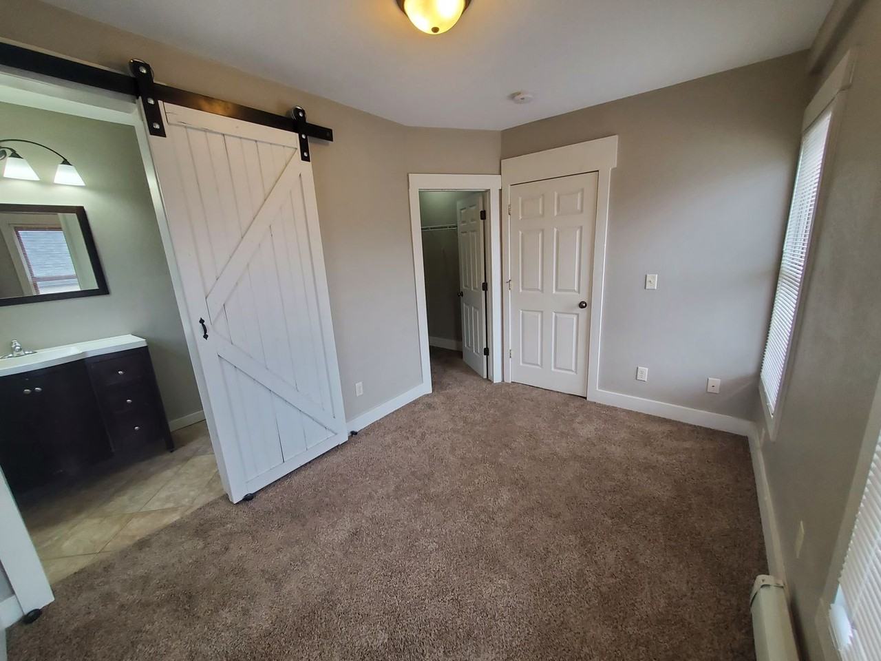 739 17th St #4 - Photo 2 of 15