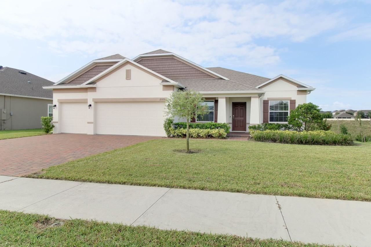 2525 Carriage Pointe Loop - Photo 2 of 20