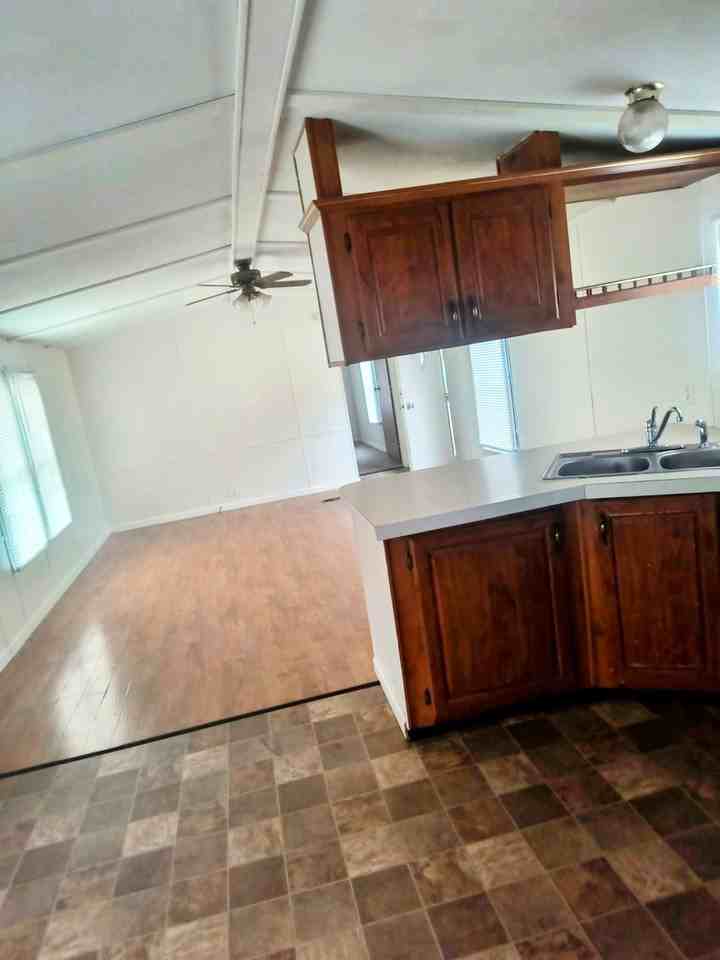 869 Grove Ave #NA - Photo 2 of 6