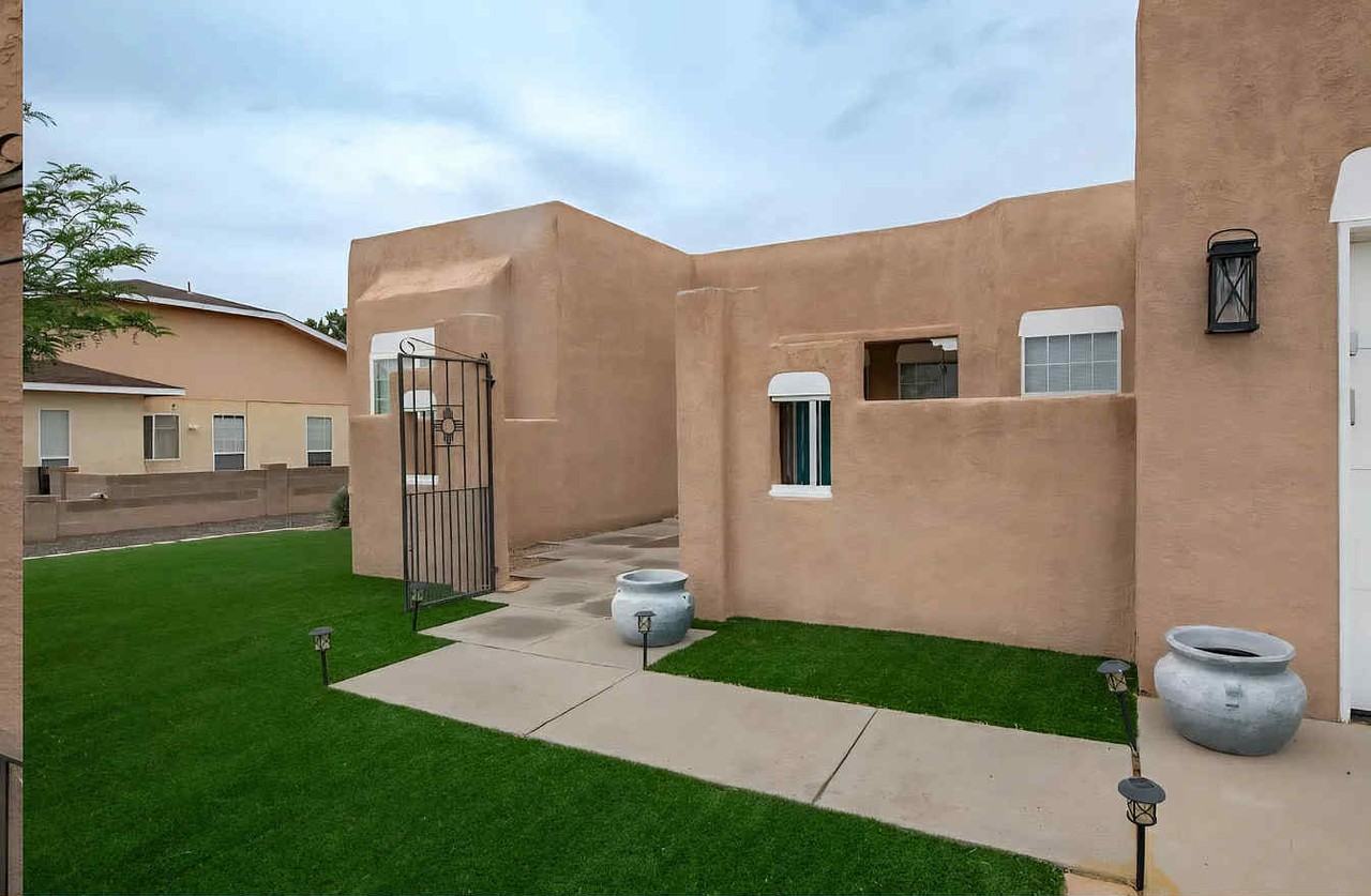 2436 Manzano Loop Ne #NA - Photo 2 of 35