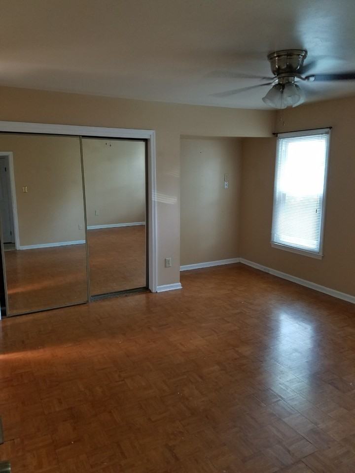 161 Coventry Ln #NA - Photo 3 of 5