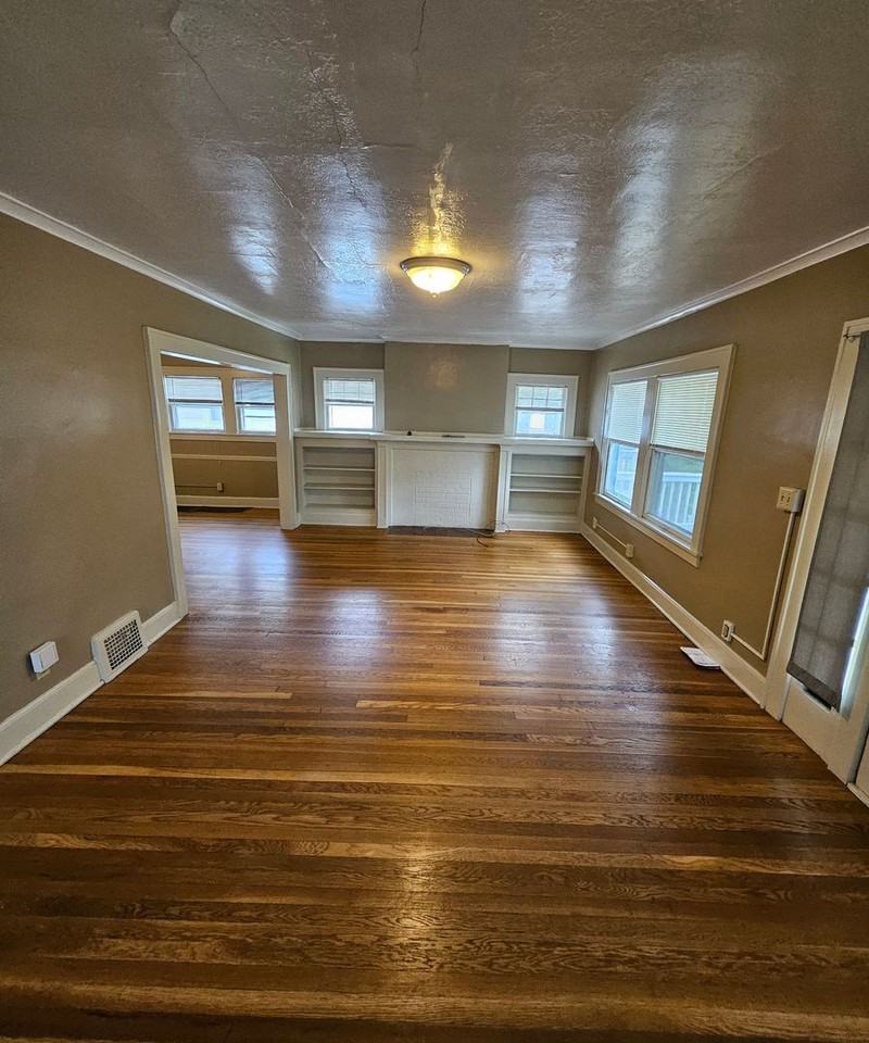 5318 Harrison St - Photo 3 of 8