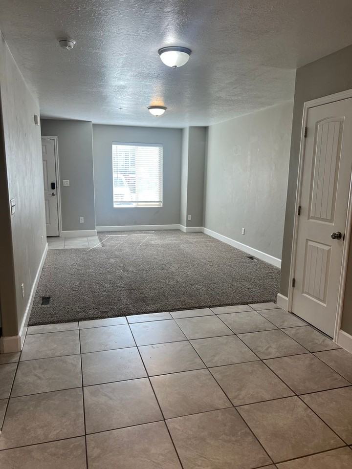 305 Cheyenne Dr - Photo 2 of 10