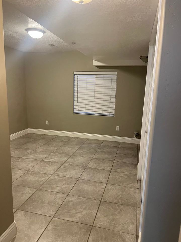 305 Cheyenne Dr - Photo 3 of 10