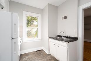 1093 24th Ave Se - Photo 1 of 1