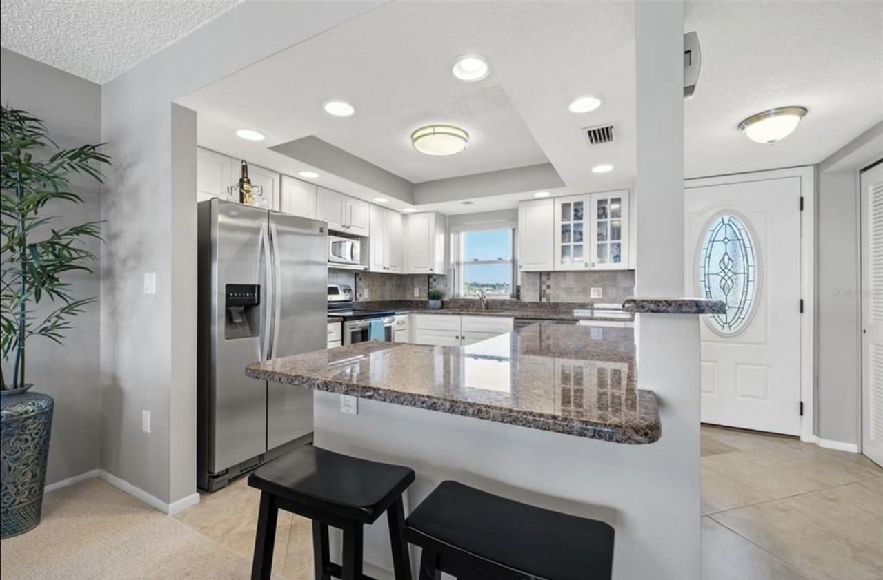 4750 Cove Cir #302 - Photo 3 of 14