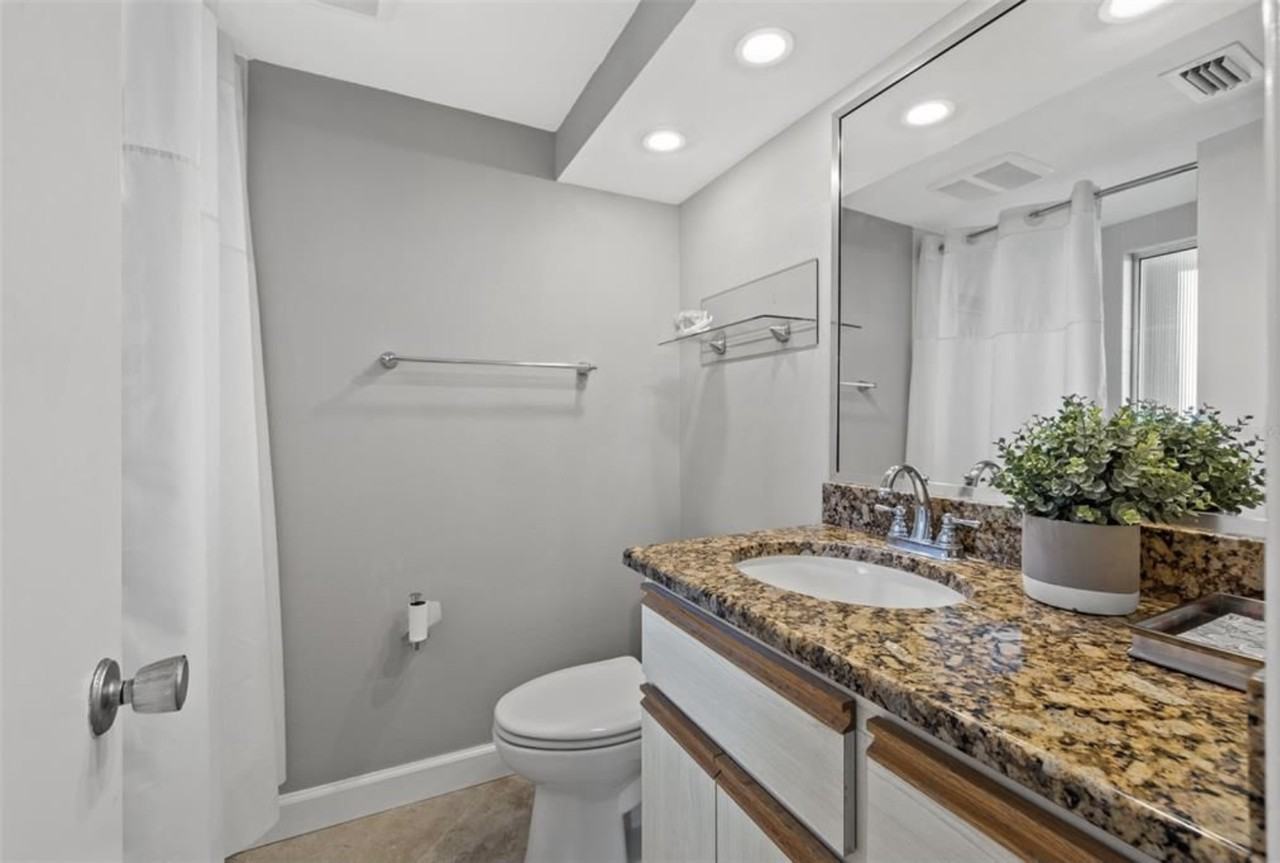 4750 Cove Cir #302 - Photo 4 of 14