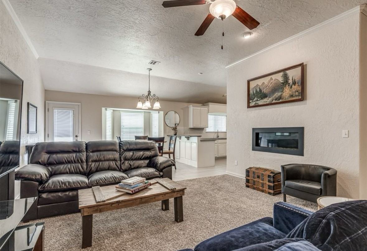 1098 E 146th Ct S #NA - Photo 2 of 7