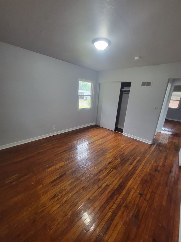 1322 E Frye Ave - Photo 2 of 8