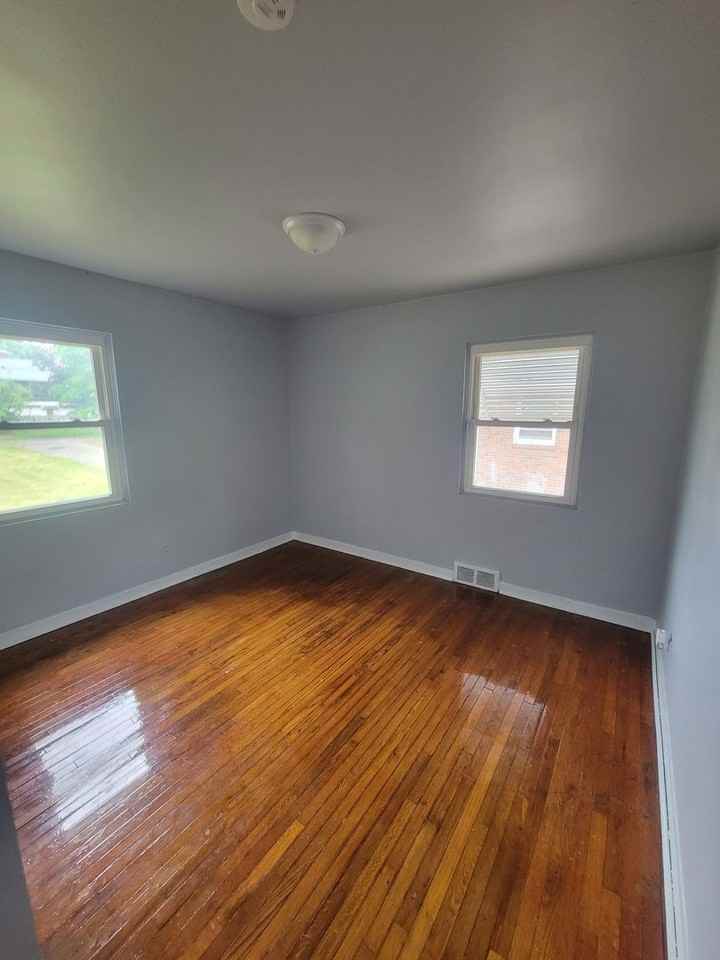 1322 E Frye Ave - Photo 3 of 8