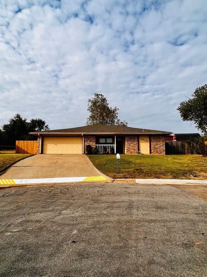 4810 Se Brigadoon Pl