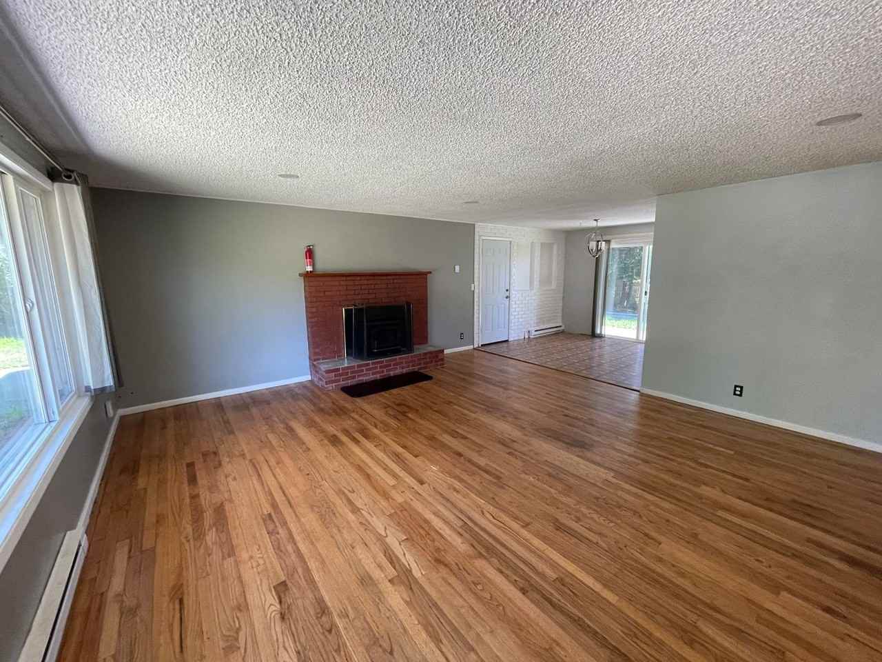 2563 Airline Way - Photo 3 of 16