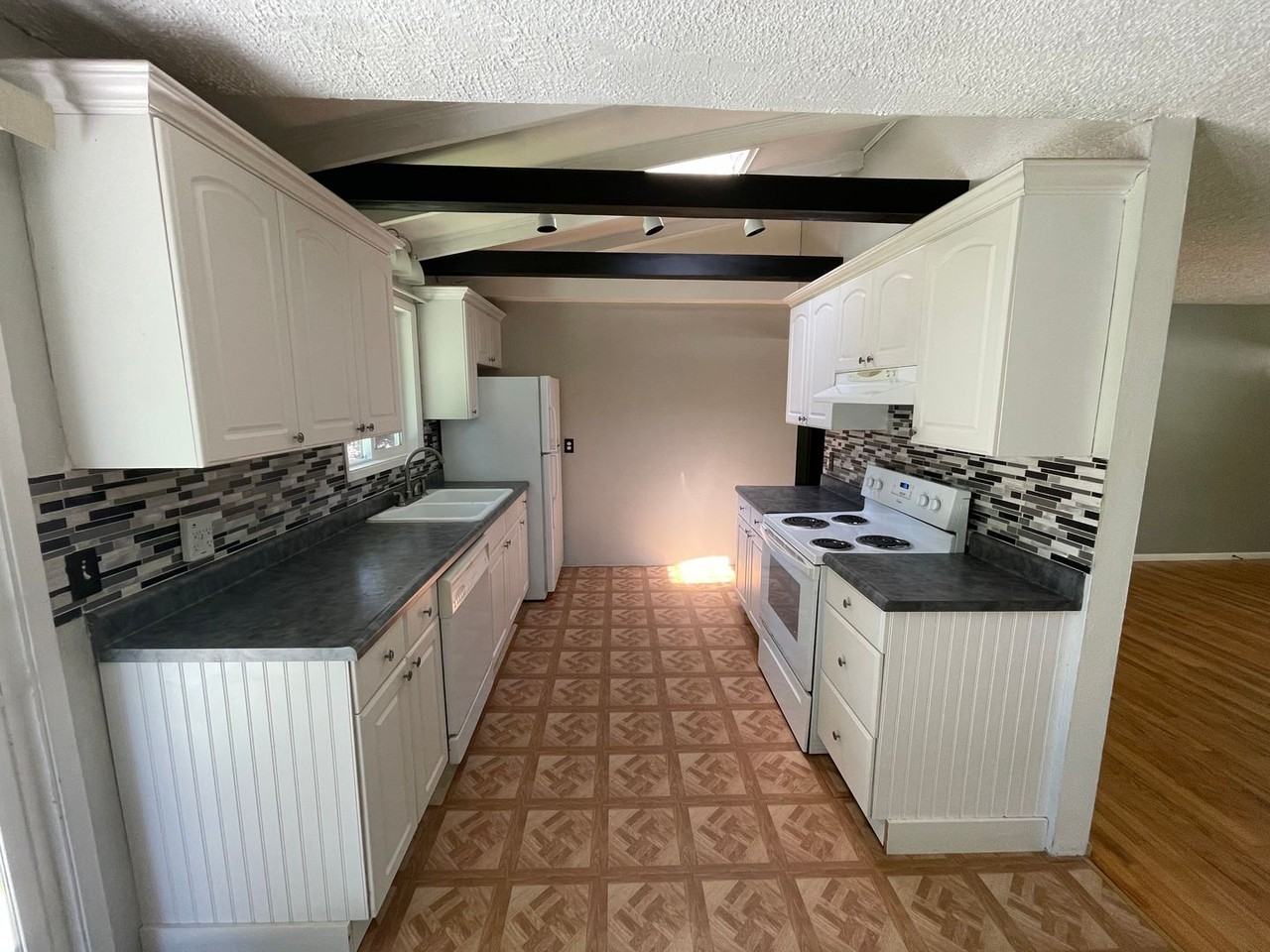2563 Airline Way - Photo 5 of 16