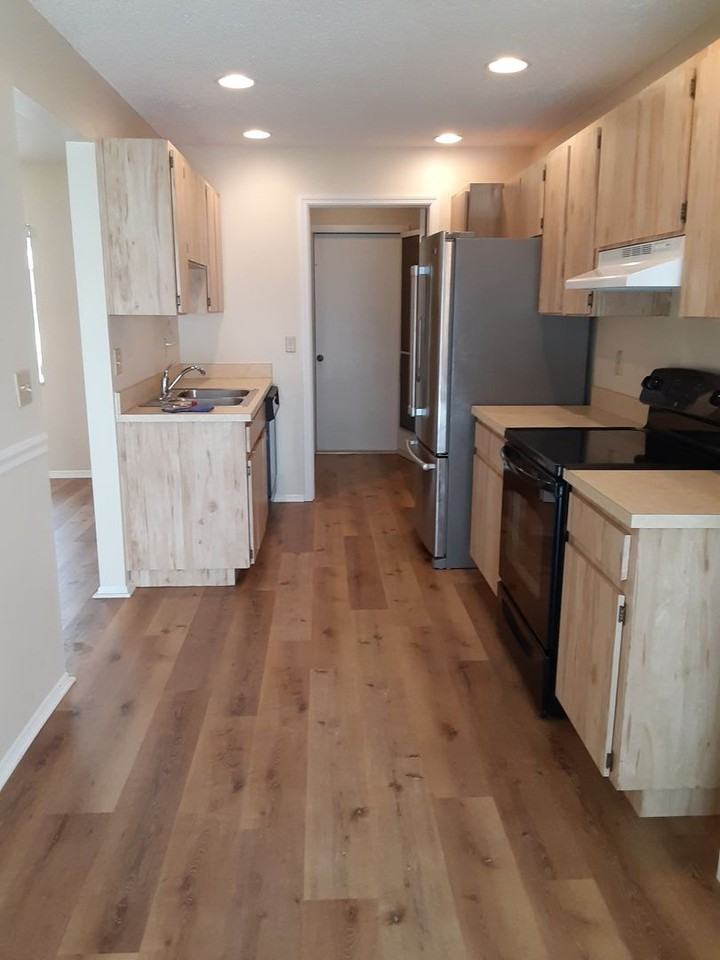 7291 Loch Ness Ct - Photo 3 of 10