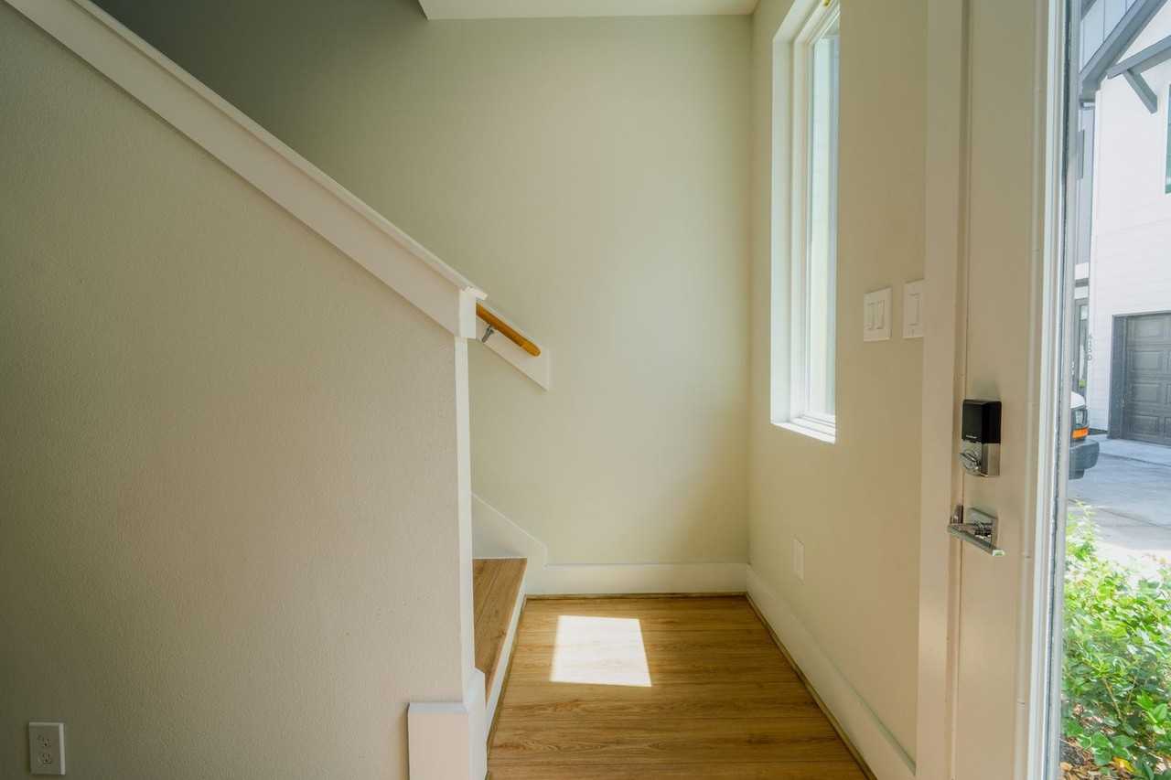 615 Northew St #G - Photo 3 of 22