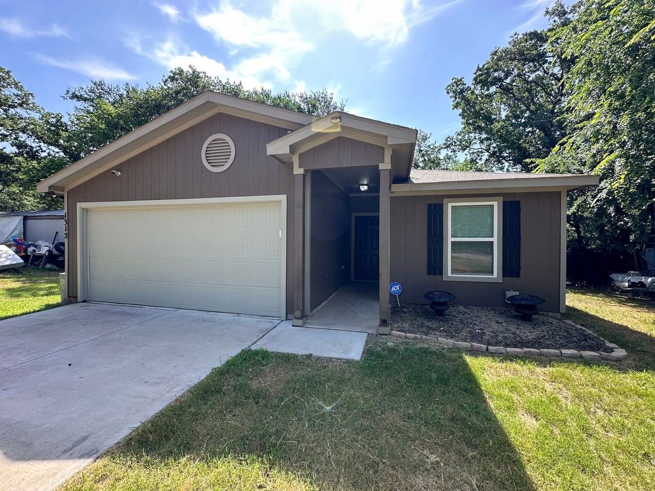 52131 Dawn Ct - Photo 2 of 18