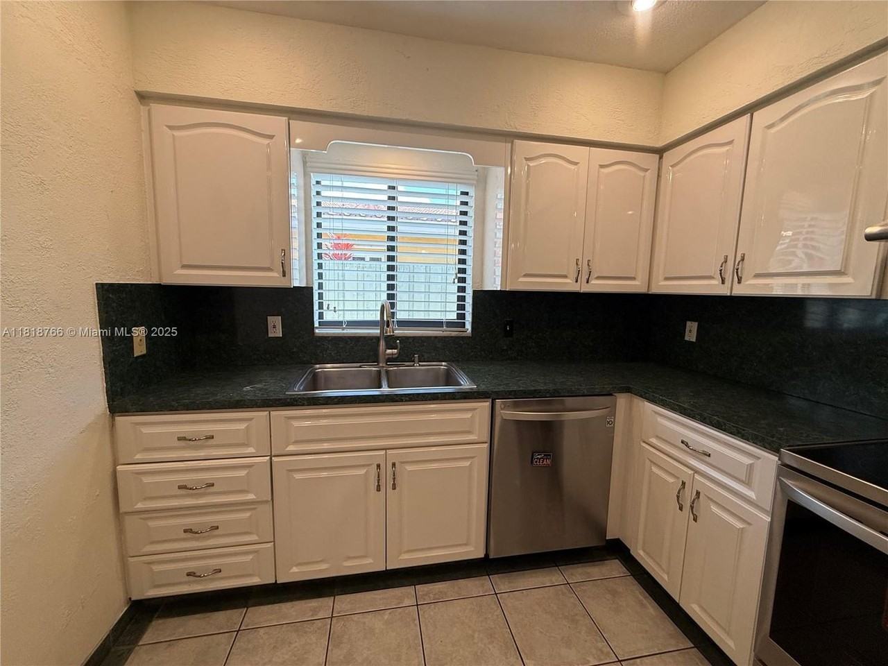 1721 Ne 48th Ct - Photo 2 of 23