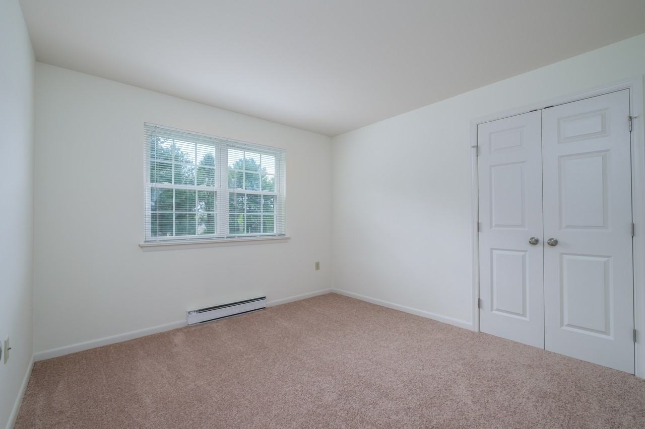 360 College Manor Ave Apt 8 #360-8 - Photo 7 of 10