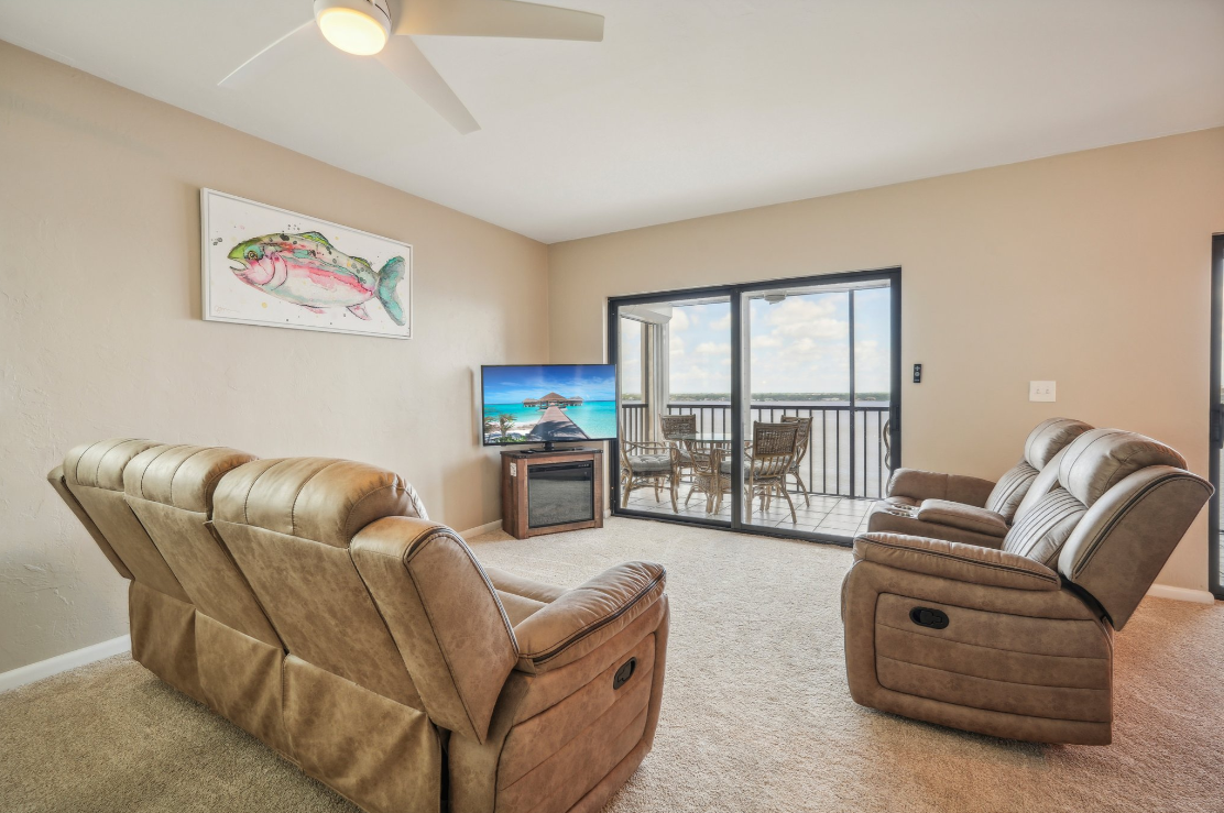 1901 Clifford St #1201 - Photo 3 of 21