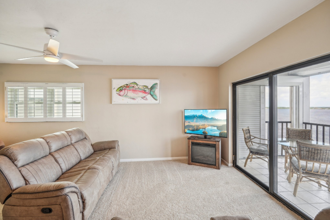 1901 Clifford St #1201 - Photo 4 of 21