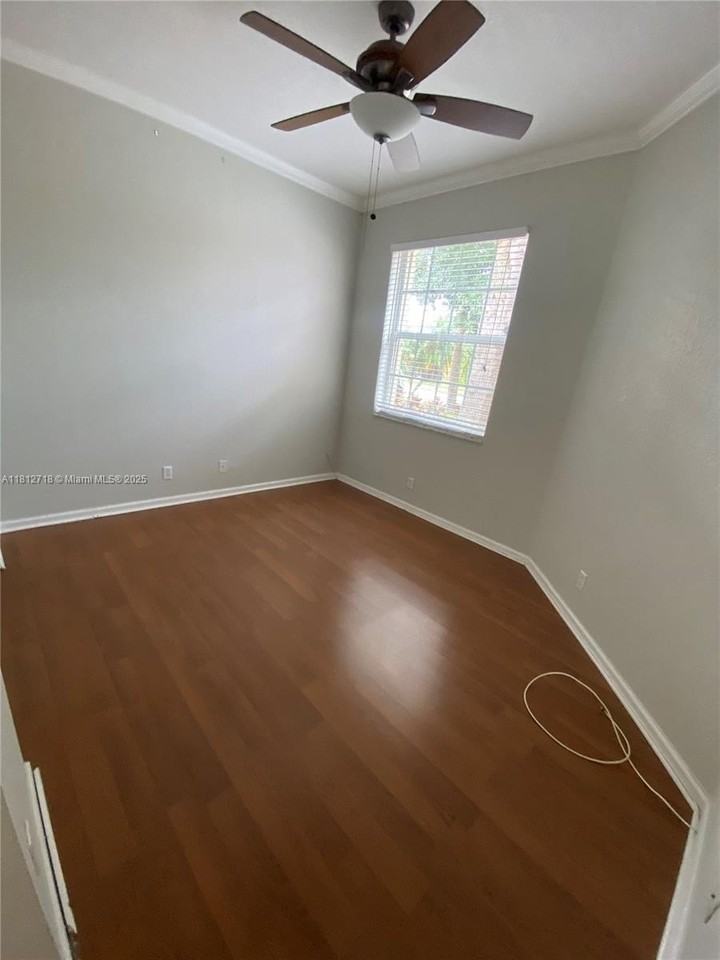 639 Nw Stanford Ln #639 - Photo 3 of 12