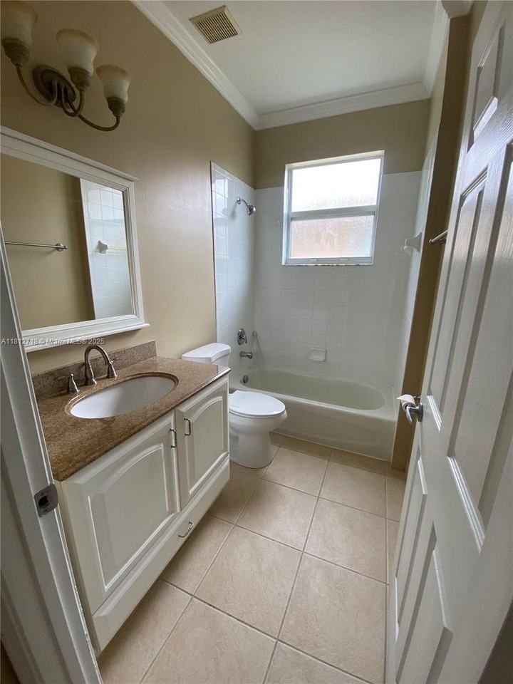 639 Nw Stanford Ln #639 - Photo 4 of 12